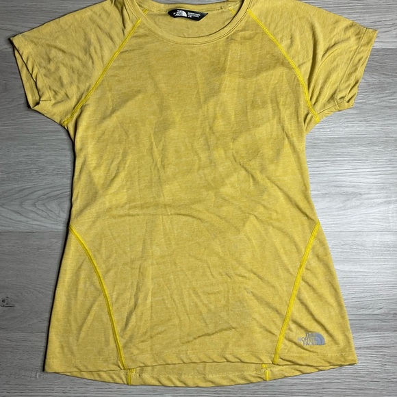 North Face Shirt Womens Medium‎ Short Sleeve Lightweight Yellow Casual Stretch - Picture 1 of 6